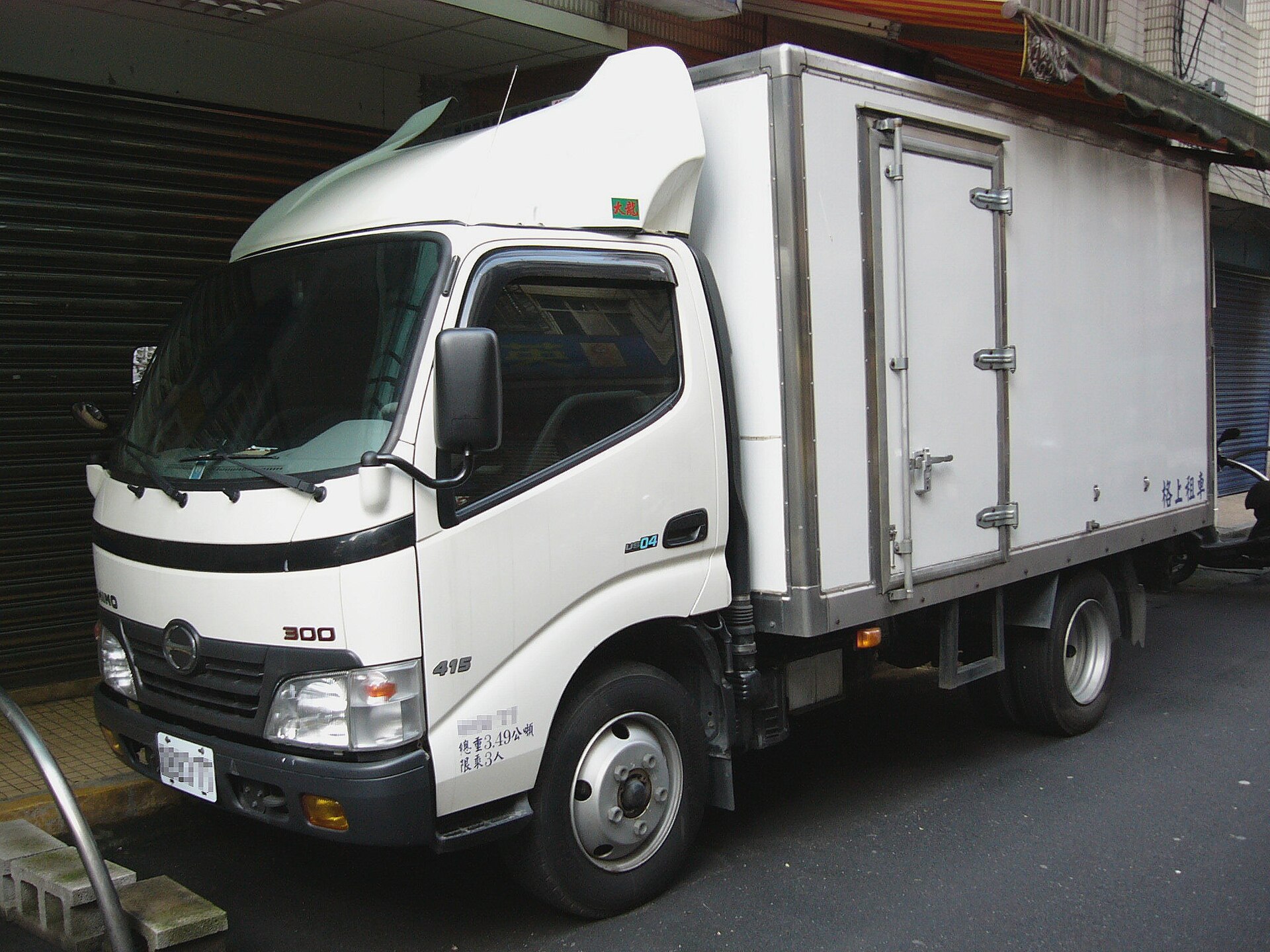 Hino 300