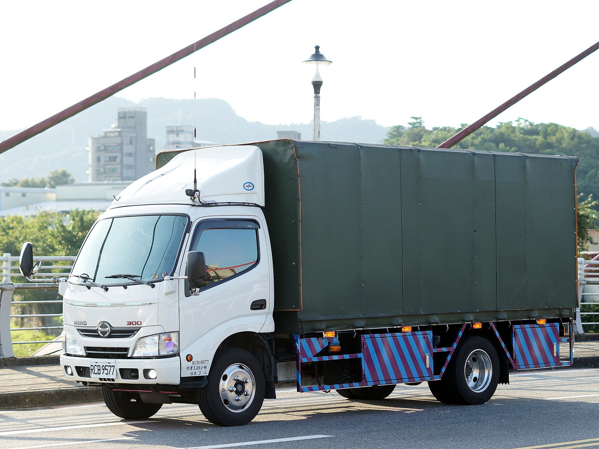 Hino 300